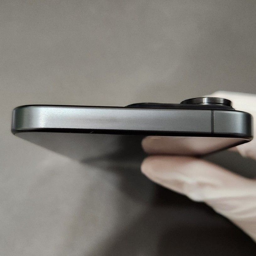 美品》iPhone 15 Pro max 256GB ブラックチタニウム バッテリー最大