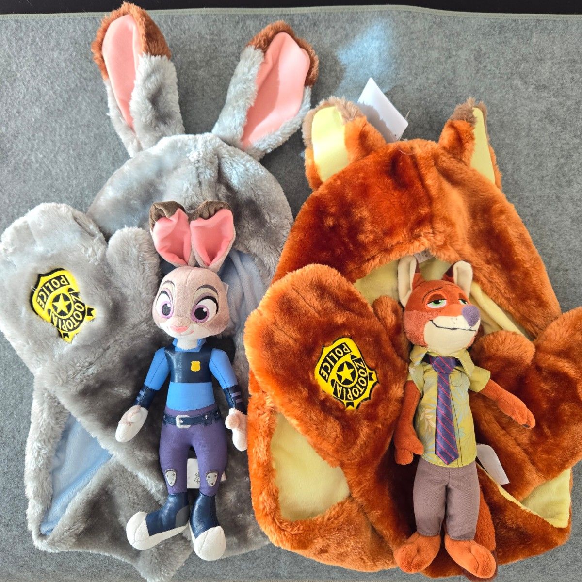 美品】ズートピア ファンキャップ フード付きマフラー ジュディ ニック