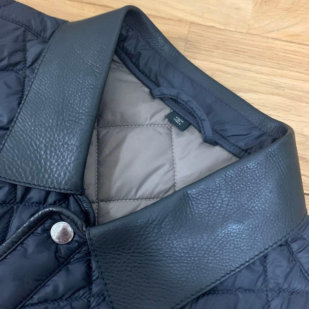 美品 dunhillダンヒル 襟レザーブラック中綿入りキルティング