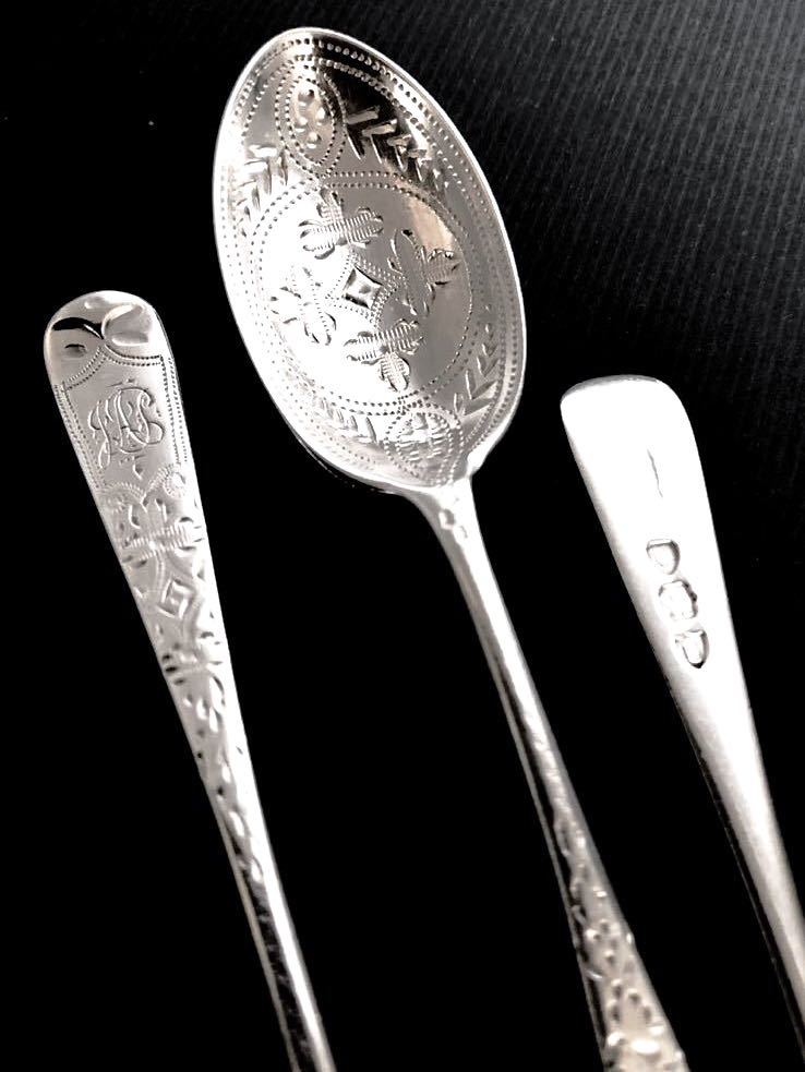 アンティーク 1909年 純銀製、透かしの素敵なシフターフプーン