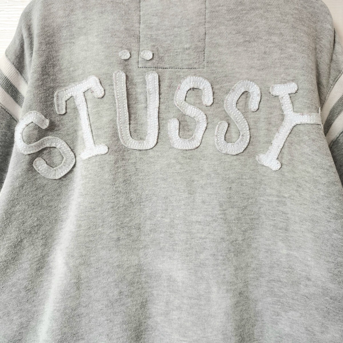 STUSSY ステューシー スタジャン スウェット 刺繍ロゴ パイル グレー L