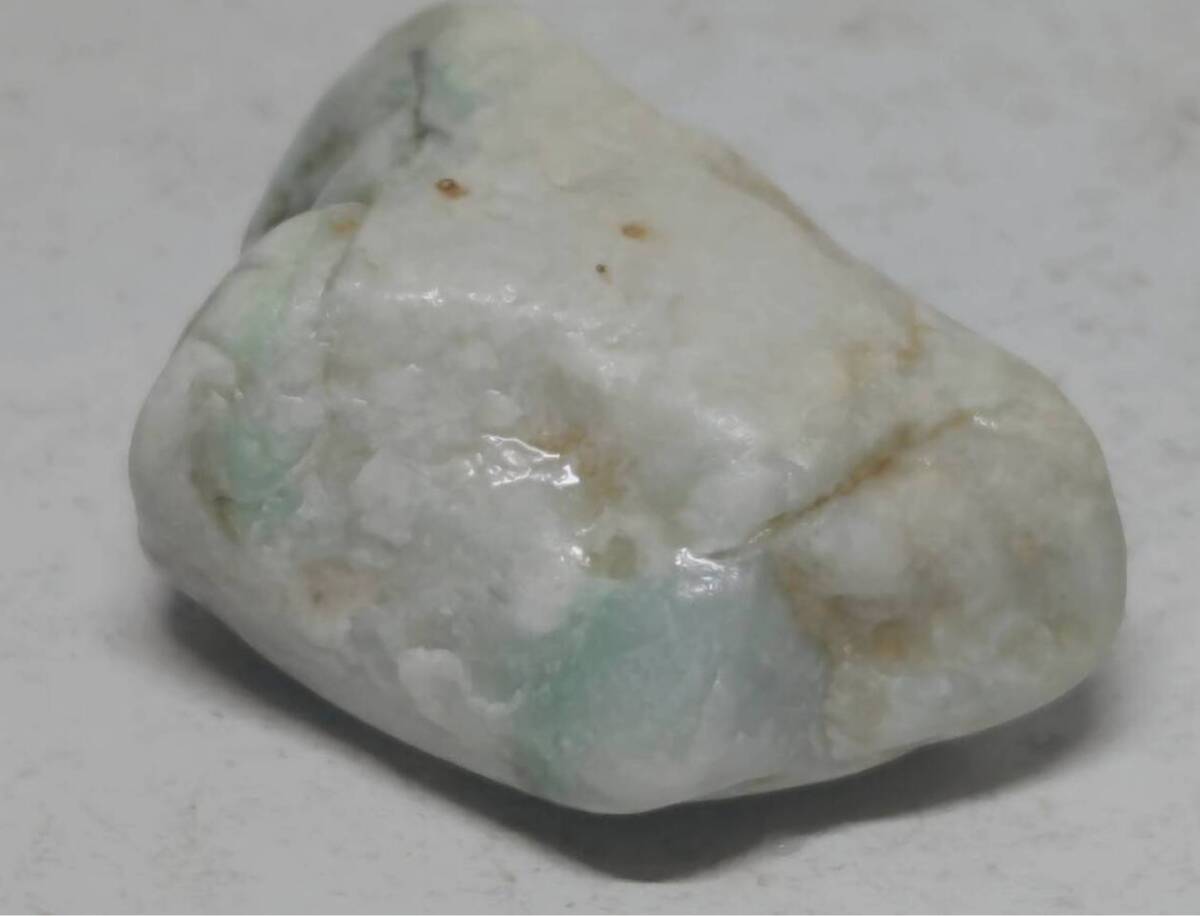白緑】 185g 翡翠 ヒスイ 原石 翡翠原石 鑑賞石 自然石 誕生石 鉱石