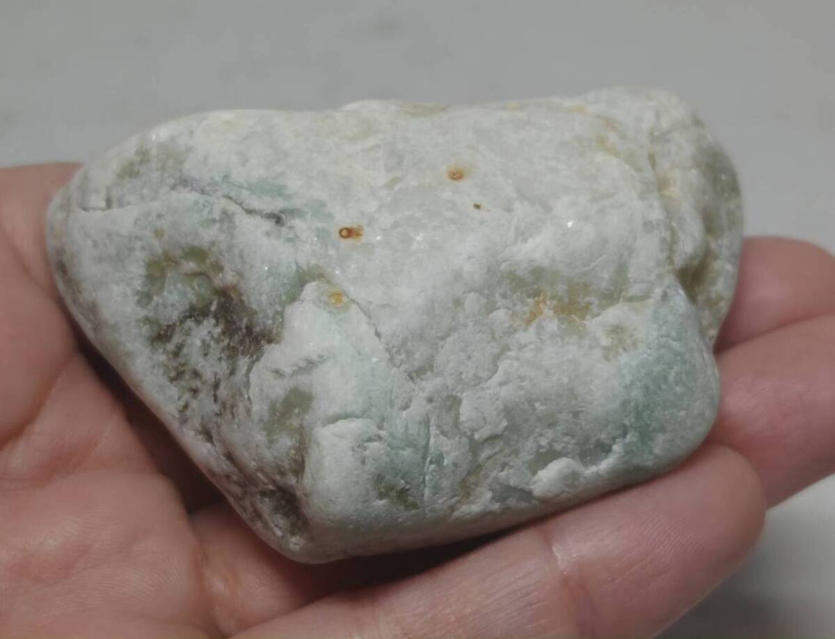 白緑】 185g 翡翠 ヒスイ 原石 翡翠原石 鑑賞石 自然石 誕生石 鉱石