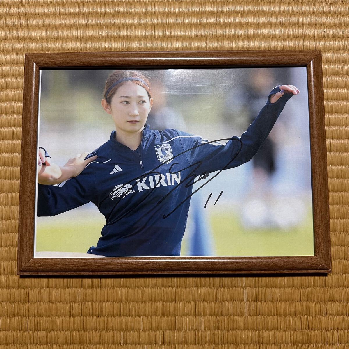 なでしこジャパン 中嶋淑乃 直筆サイン入り写真 ④ サッカー日本代表