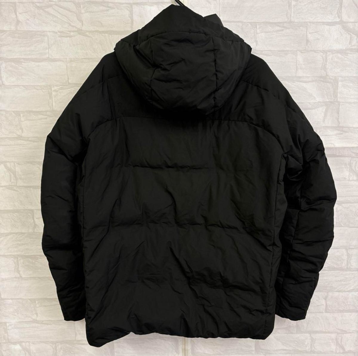 極美品 UNIQLO ユニクロ シームレスダウンパーカ 3Dカット 黒 ブラック