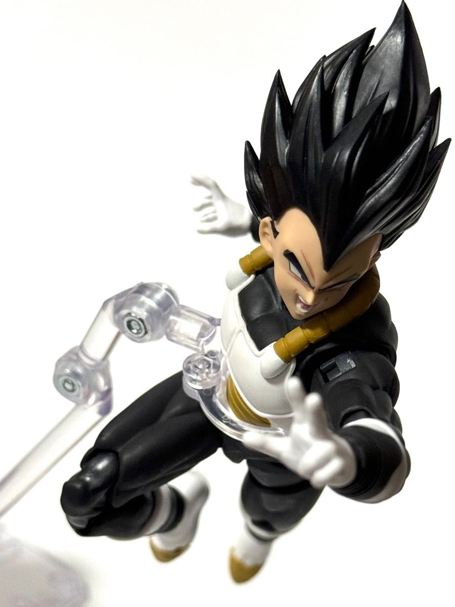 黒仮面のサイヤ人 スーパーサイヤ人 ベジータ フィギュアーツ 同サイズ