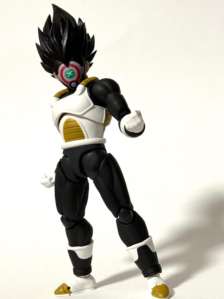 黒仮面のサイヤ人 スーパーサイヤ人 ベジータ フィギュアーツ 同サイズ