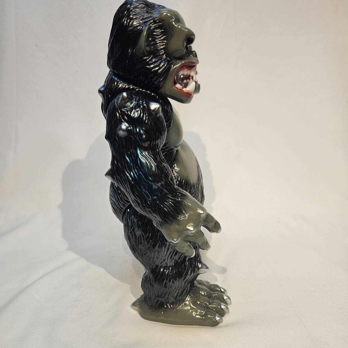 Yahoo!オークション - ソフビ Sofubi HxS キングゴリラ獣 GREY 30CM