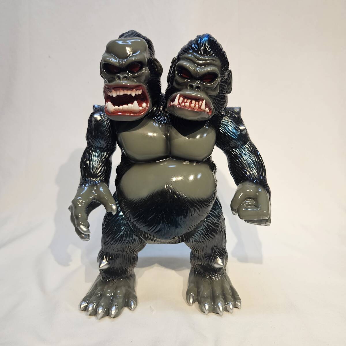 Yahoo!オークション - ソフビ Sofubi HxS キングゴリラ獣 GREY 30CM
