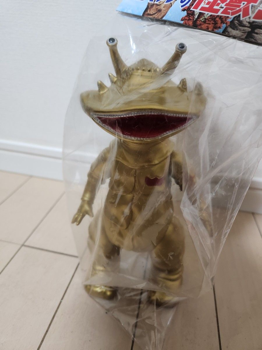 ブルマァク 新作 カネゴン ゴールド 金色 ウルトラQ ウルトラマン