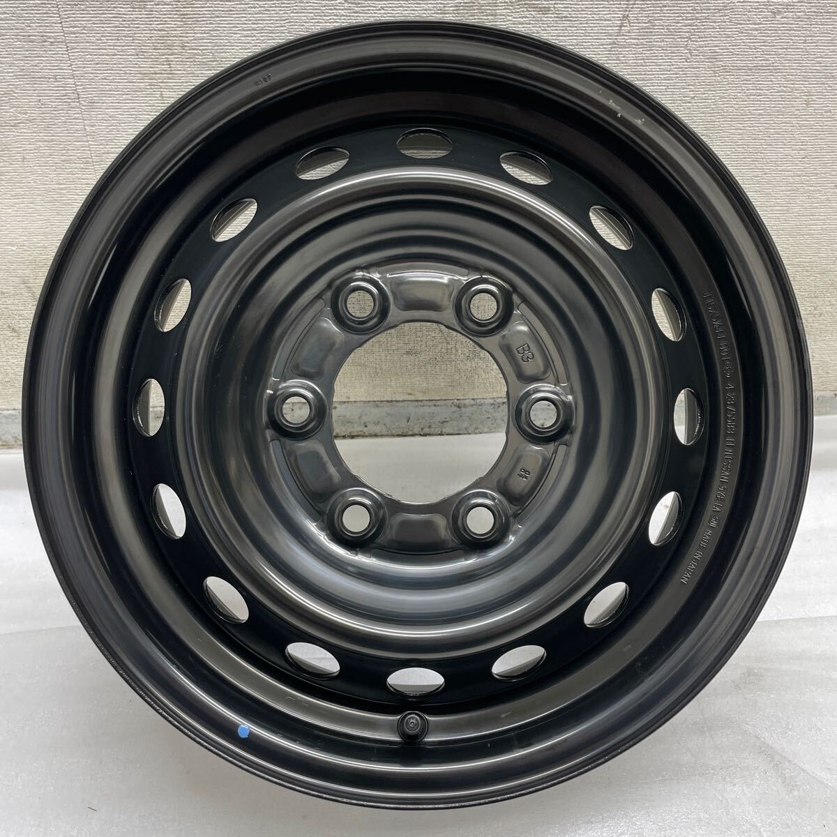 新車外し 超美品 2023年 日産 NV350系 キャラバン 15インチ スチール