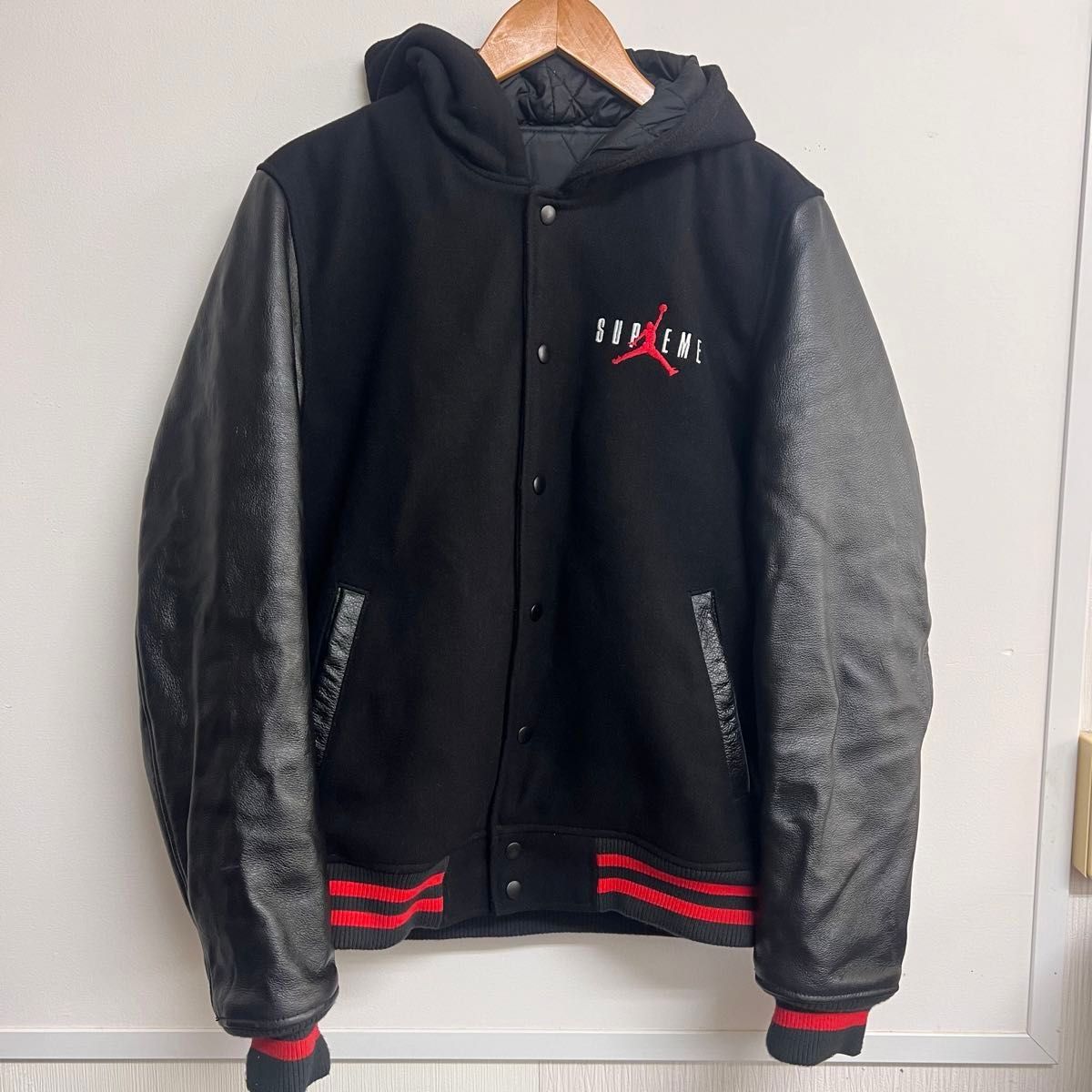 エアジョーダン シュプリーム コラボ レザージャケット スタジャン