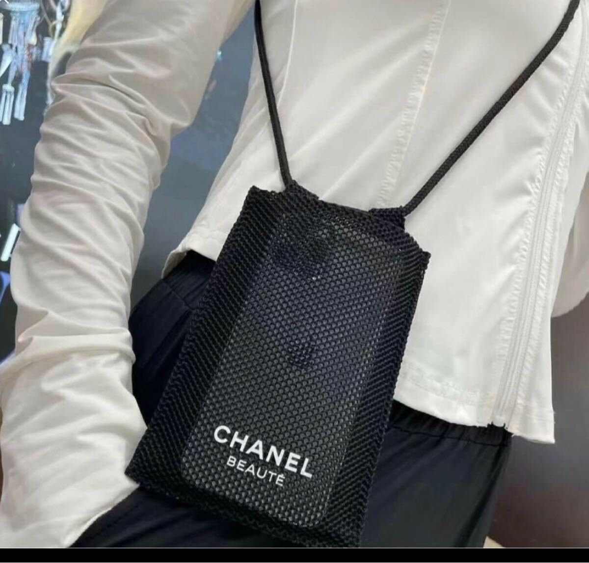 限定 新作2024年シャネルCHANEL ノベルティショルダーポーチパスポート