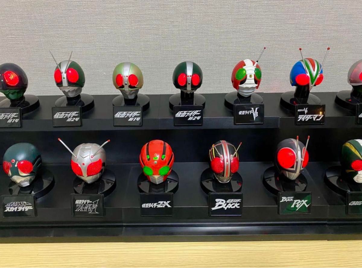 仮面ライダー マスクコレクション プレミアム発光台座ディスプレイ