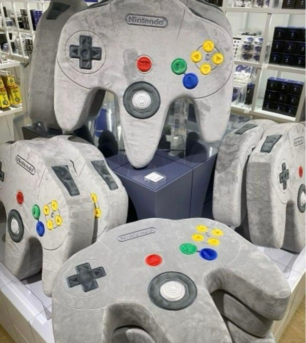 クッション NINTENDO 64 コントローラー ニンテンドーミュージアム限定