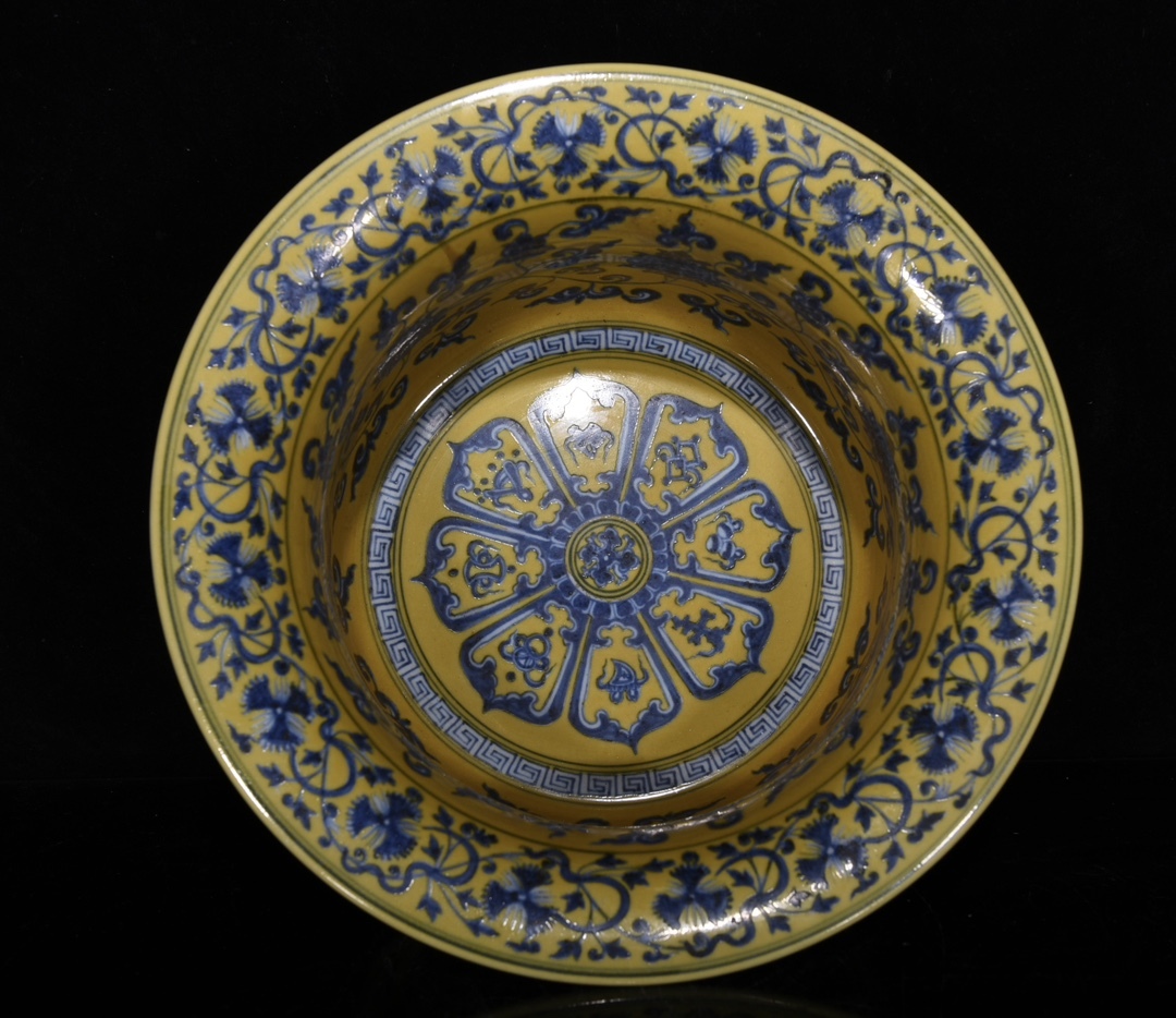 中国古美術/缸豆紅釉盤(底款:大明天啓年製)明代/ 中国