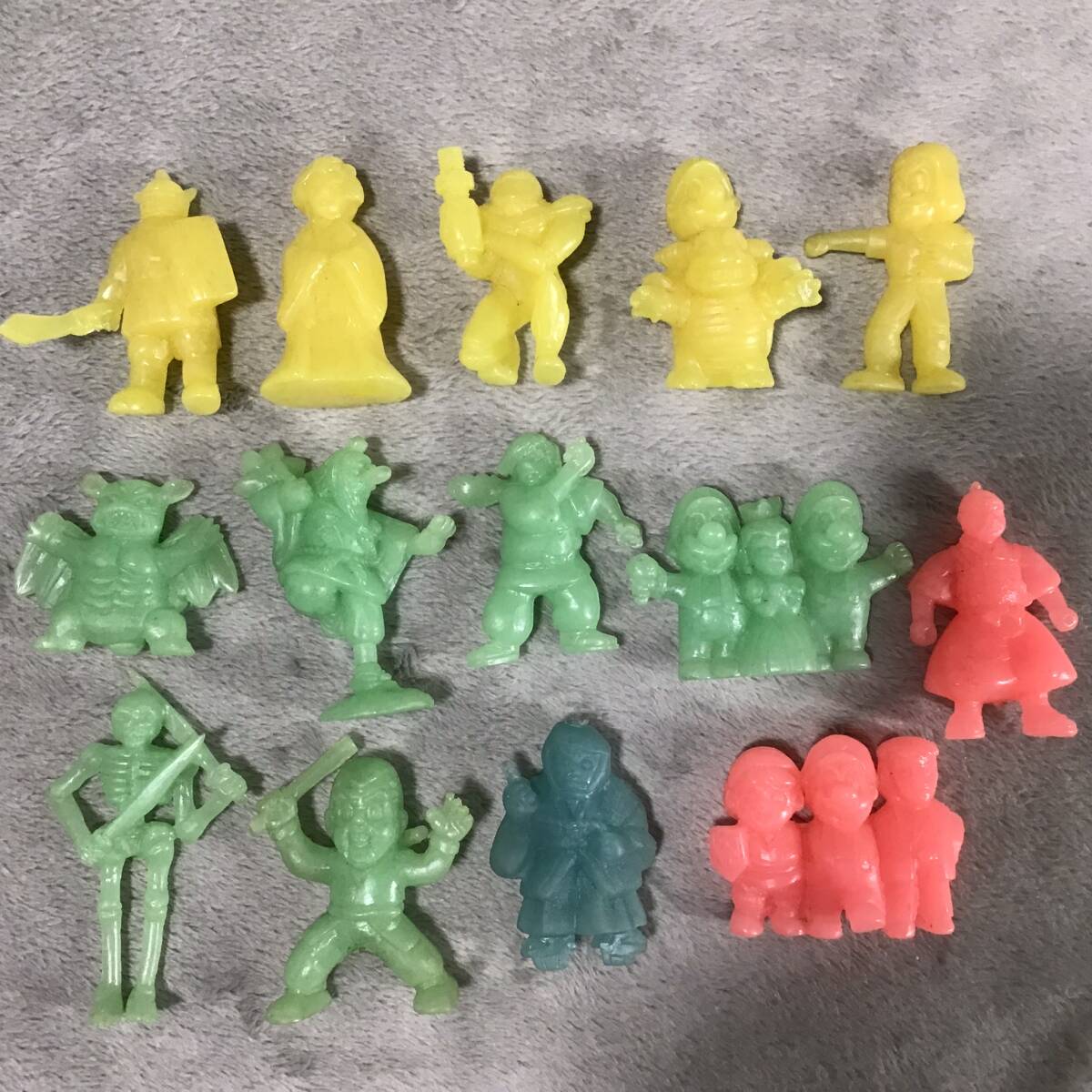 Yahoo!オークション - ロッテ ファミコンチョコ 蓄光消しゴム マリオ