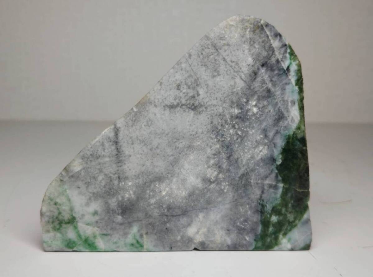 白灰緑】 1 1kg 翡翠 ヒスイ 原石 翡翠原石 鑑賞石 自然石 誕生石 鉱石