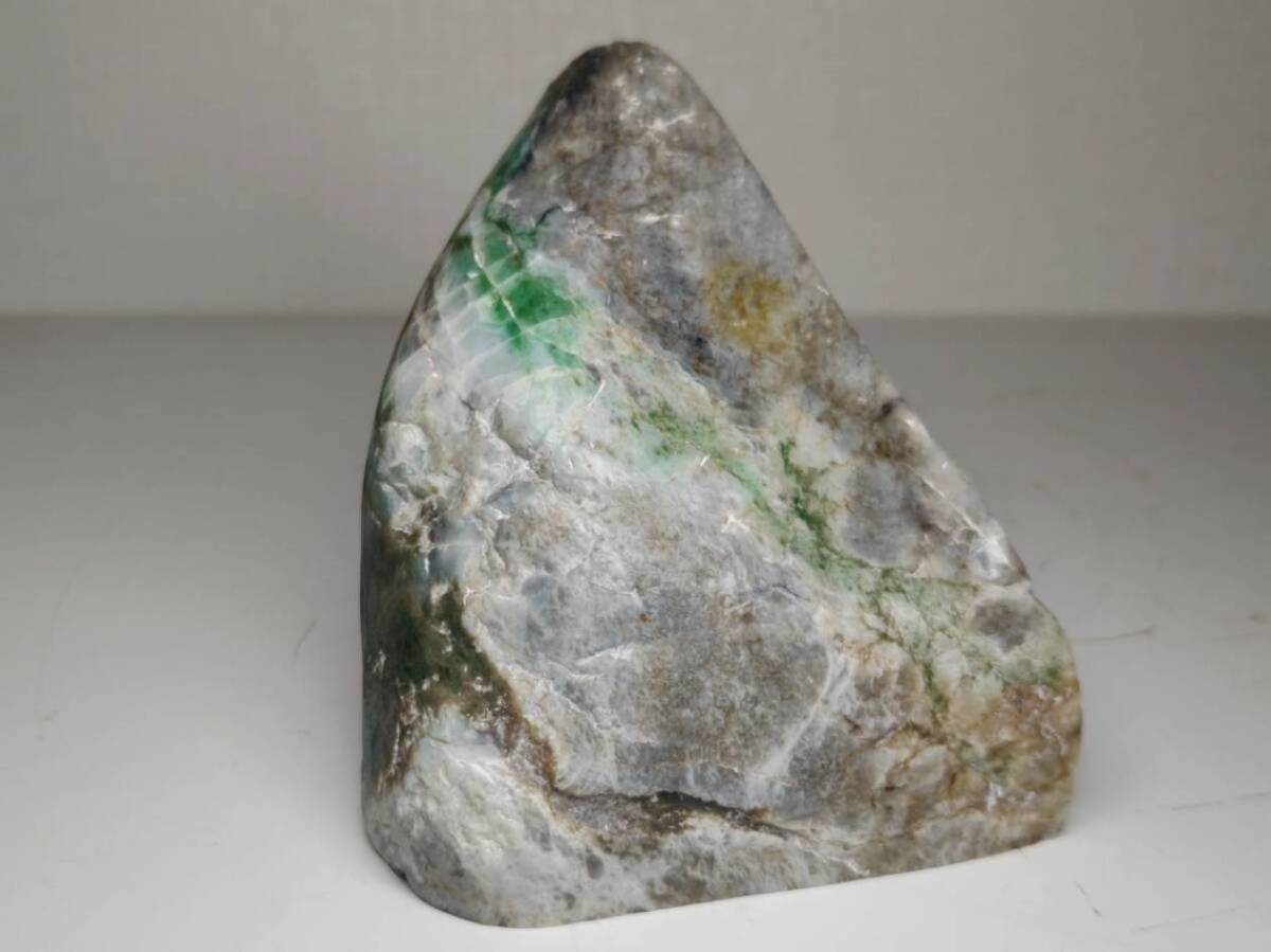 白灰緑】 1 1kg 翡翠 ヒスイ 原石 翡翠原石 鑑賞石 自然石 誕生石 鉱石