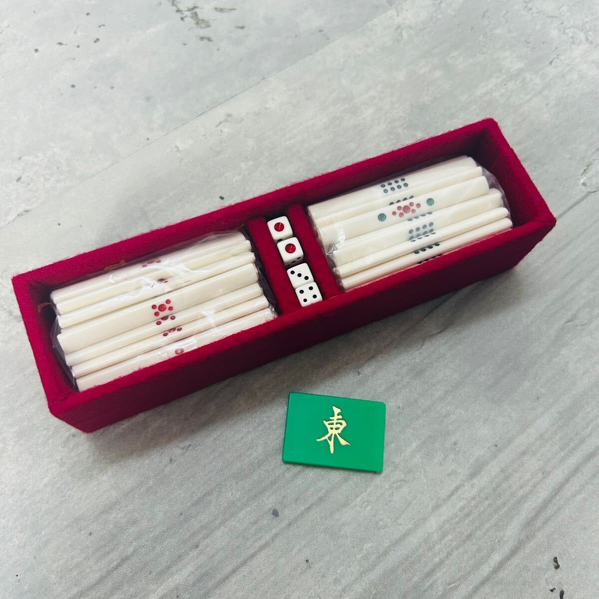 新品 未開封品 キングバード 麻雀牌 背黒牌 最高級 麻雀パイ 昭和