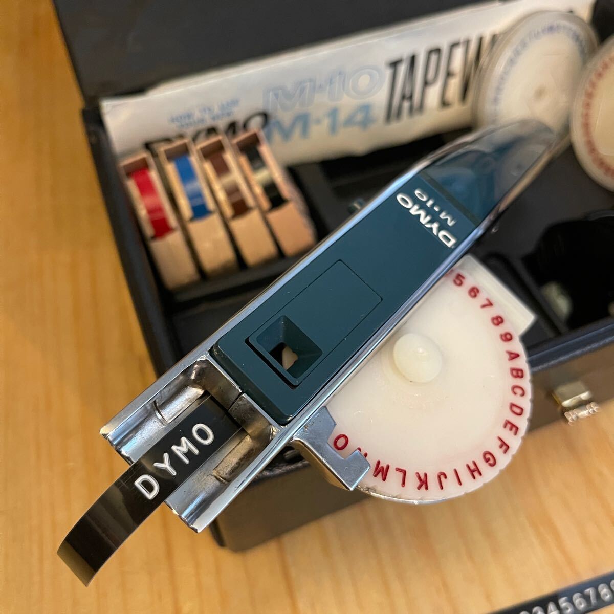 □製品保証□【フルセット・3ネジ・文字が繋がる筆記体】 ダイモ M-10