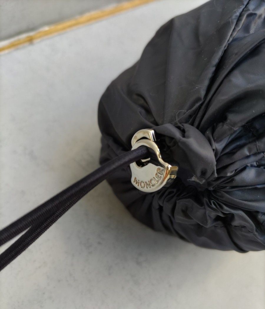 新品非売品】モンクレール(MONCLER）ライトダウン収納袋 ポーチ ロゴ