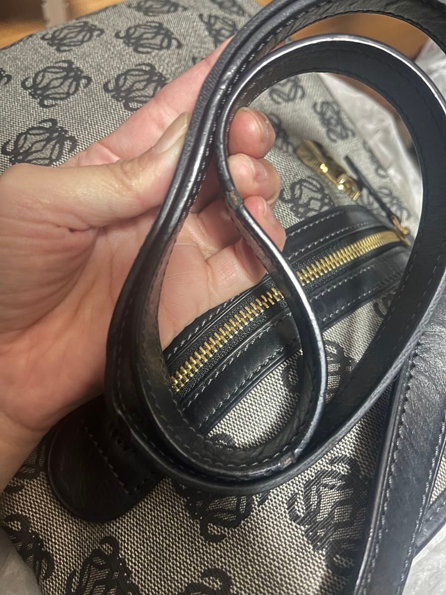 美品 LOEWE ロエベ リピートアナグラム ショルダーバッグ 黒 ブラック