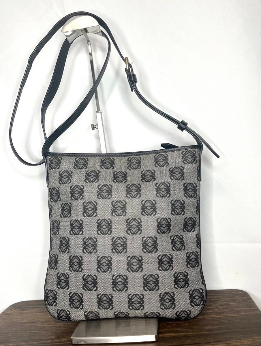 美品 LOEWE ロエベ リピートアナグラム ショルダーバッグ 黒 ブラック
