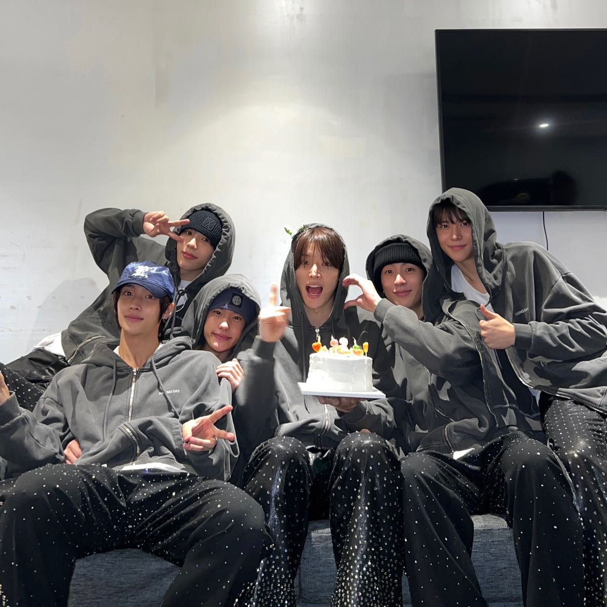 ウォンビン RIIZE ジップアップフーディ パーカー トレカ付き