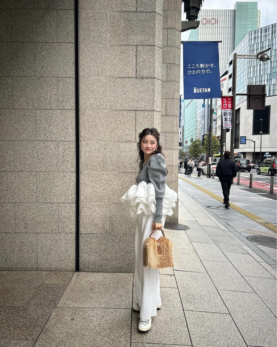 最終下げ ラスト1点 Bibiy AMELIE PEPURAMU KNIT｜Yahoo!フリマ（旧