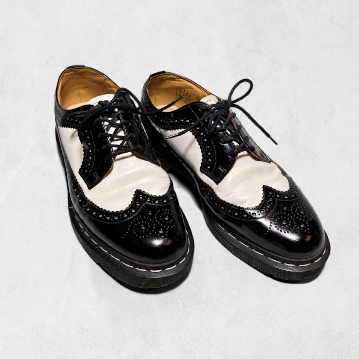 Dr Martens /ドクターマーチン 白黒ウィングチップ UK8｜Yahoo!フリマ