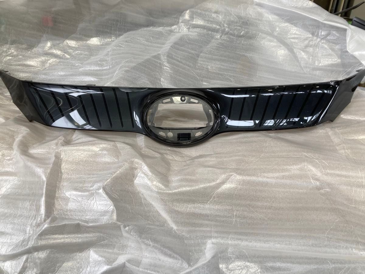 C*N様 【非売品・新車外し】トヨタ ハリアー フロントアップグリル