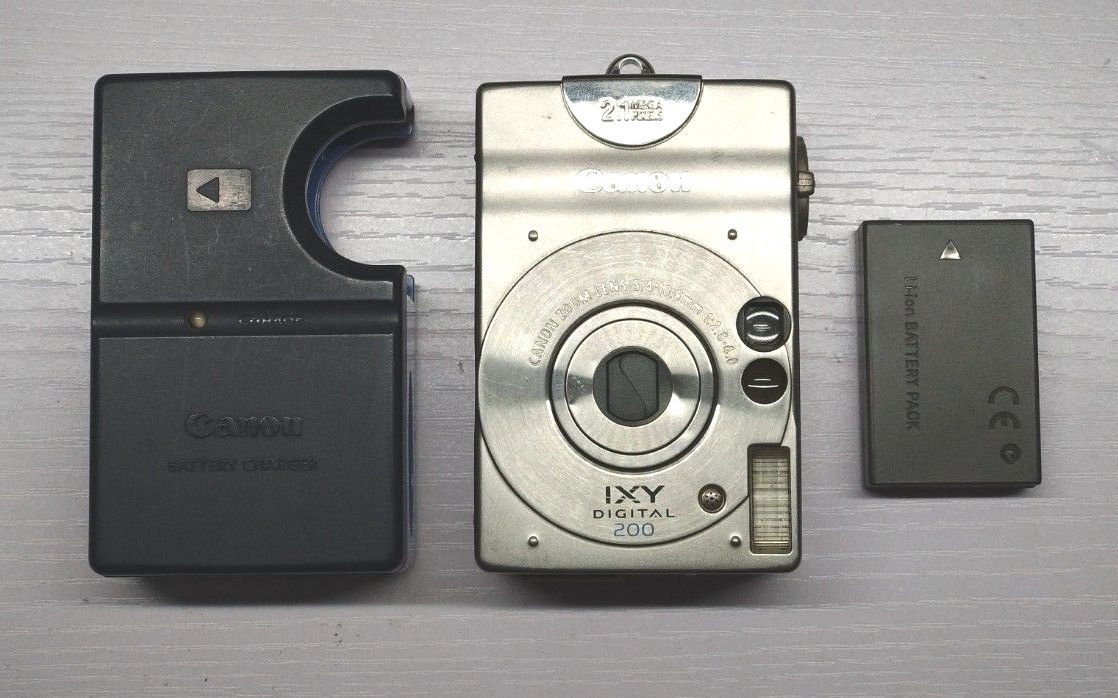 Canon IXY DIGITAL 200 コンパクトデジタルカメラ 充電器 CFカード