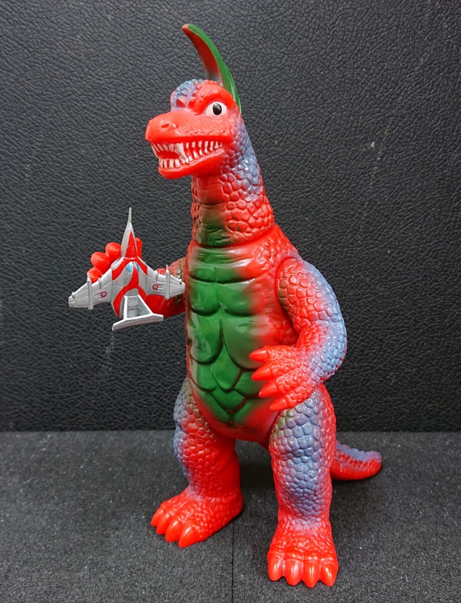 Yahoo!オークション - ブルマァク アーストロン マットアロー付き 怪獣