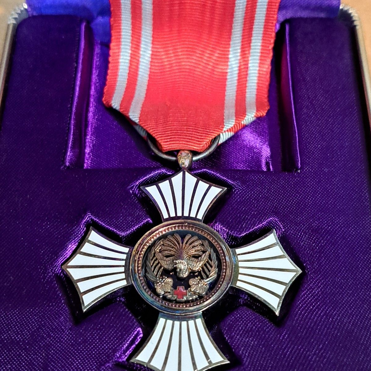 日本赤十字社 勲章 記章 メダル バッチ 銀色有功章｜Yahoo!フリマ（旧