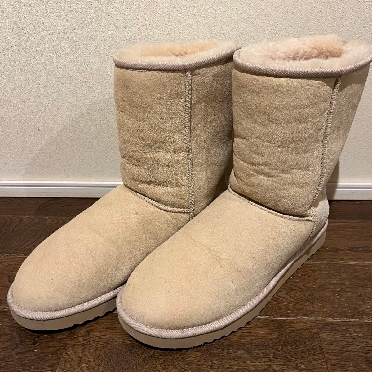廃盤色 UGG アグ クラシック ショート ムートンブーツ サンド ベージュ