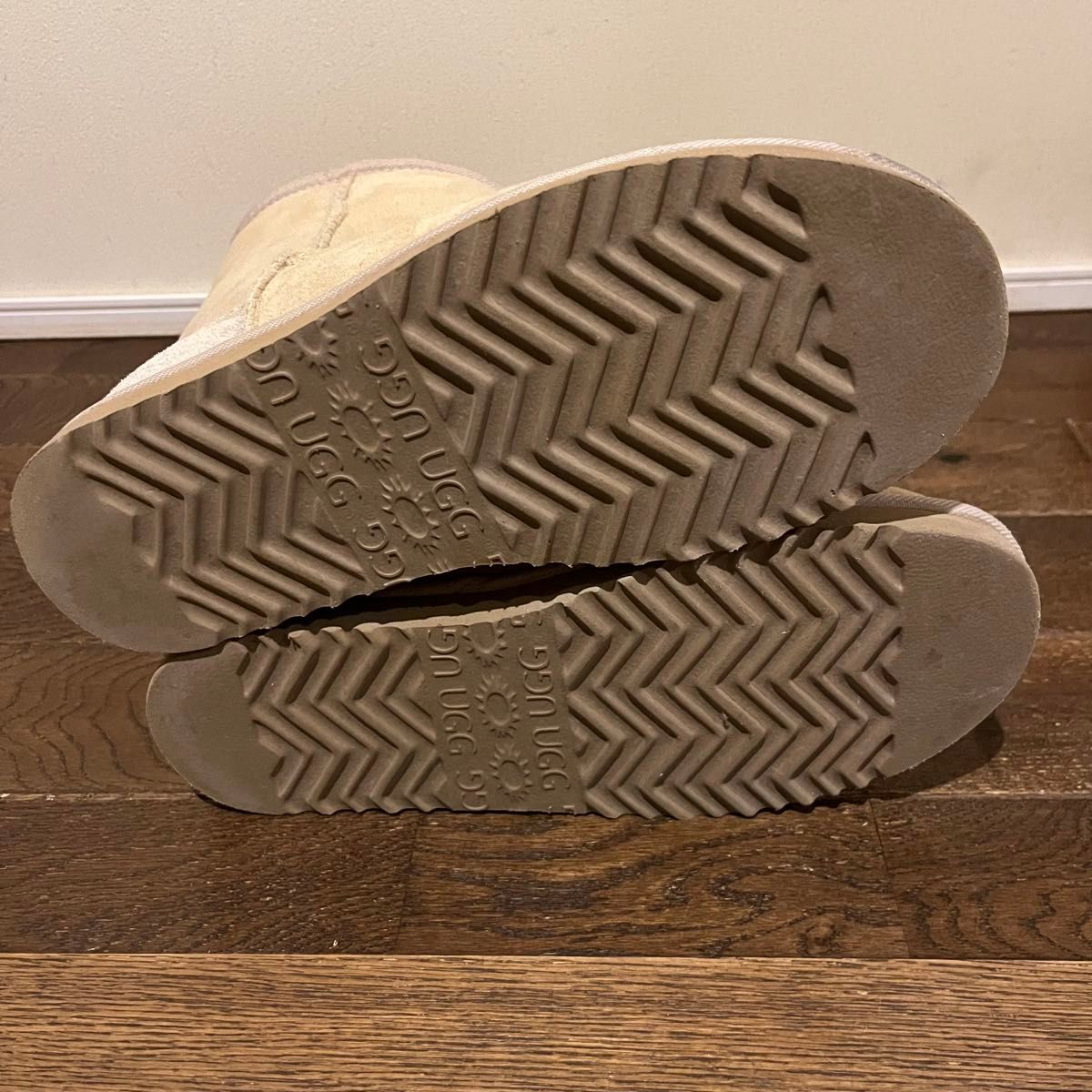 廃盤色 UGG アグ クラシック ショート ムートンブーツ サンド ベージュ