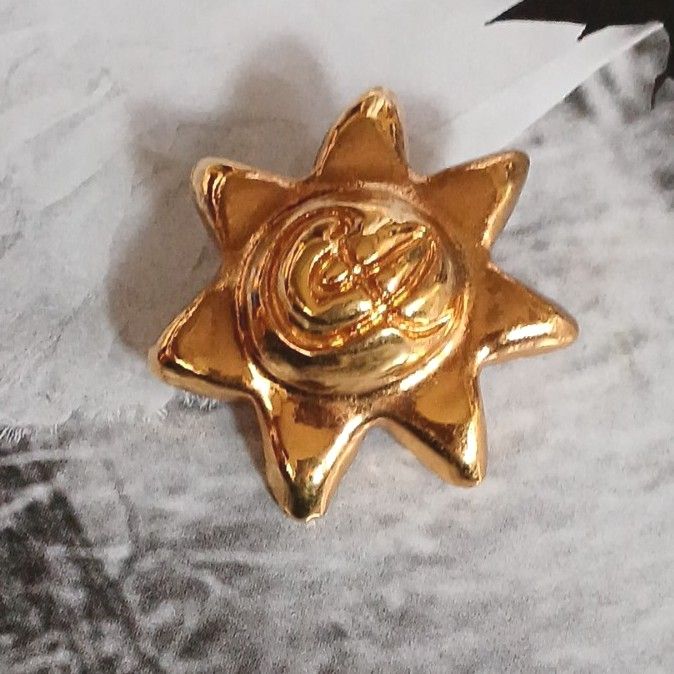 Christian Lacroix クリスチャンラクロワ 太陽 ブローチ サン 刻印