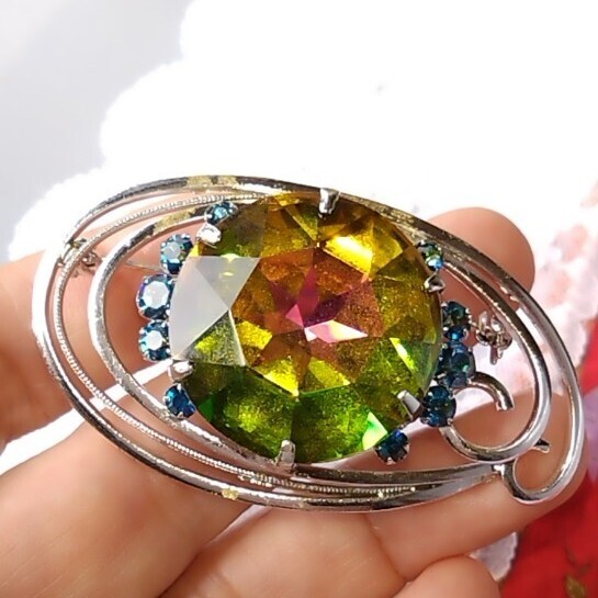 大粒 アイリスガラス 虹色 輝きが美しいブローチ ヴィンテージ｜Yahoo