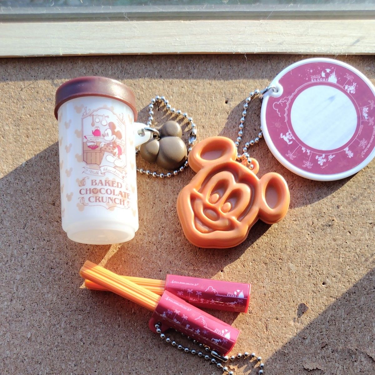 ディズニー ガチャ パークフード チョコクランチ ミッキー ワッフル