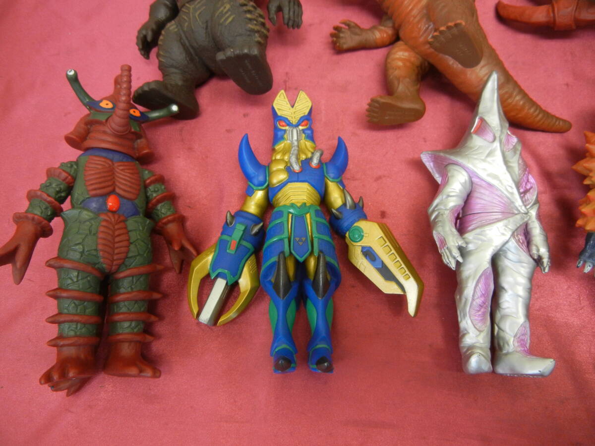ソフビ】中古 ウルトラ怪獣 12体 画像の品 一式まとめて