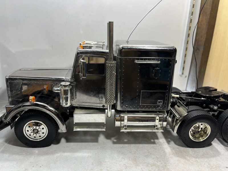 タミヤ 1/14 電動RCビッグトラックシリーズ トレーラーヘッド キング