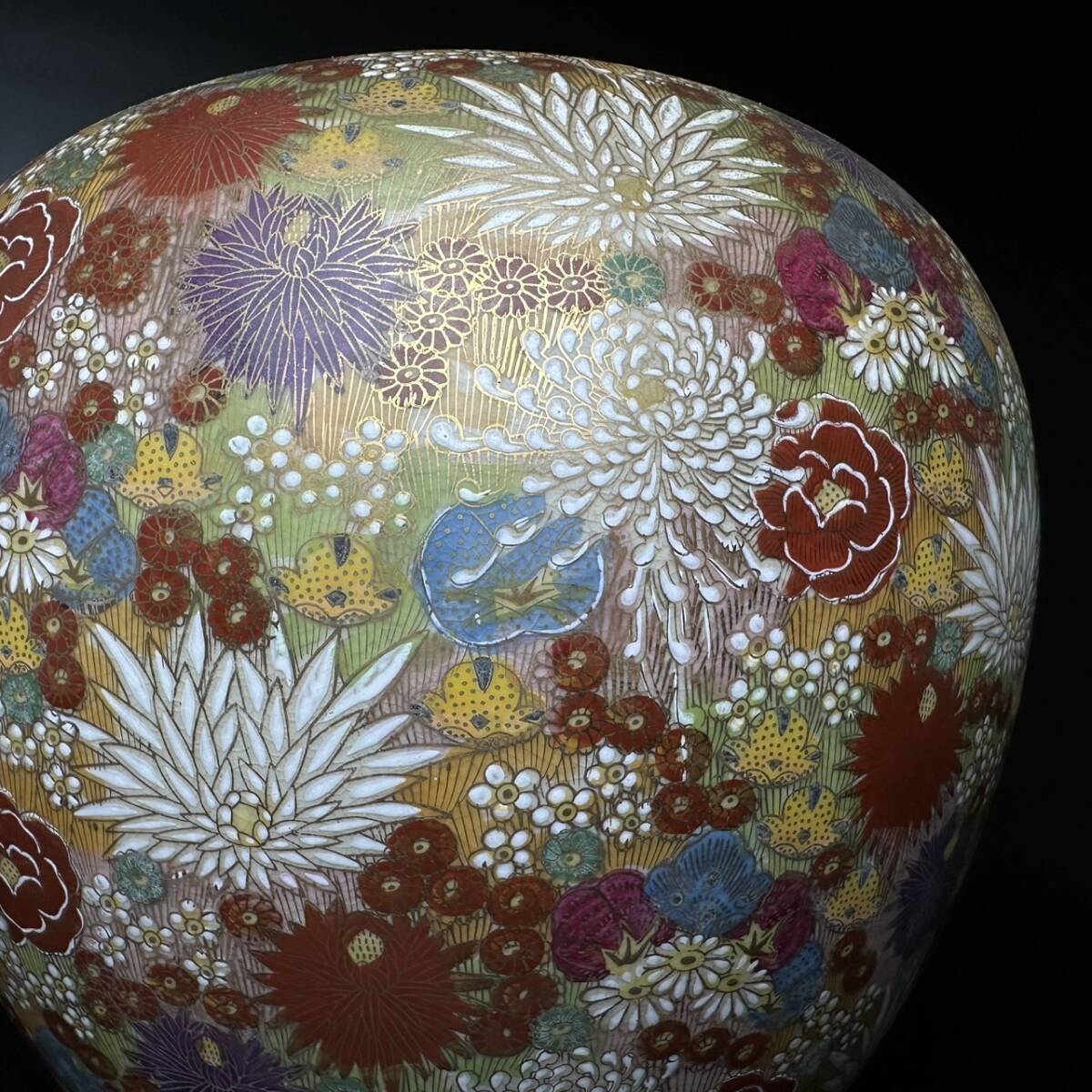 美品】九谷焼 飾り壺 九谷章山 百花繚乱 金彩 美品】九谷焼 飾り壺