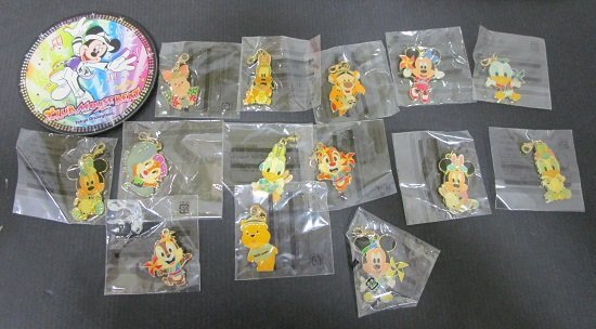 ディズニーグッズ ピンバッジやキーホルダー大量まとめ売り ディズニー