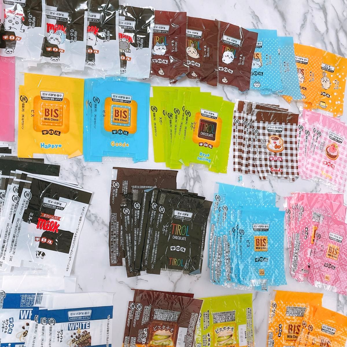 レア チロルチョコ 包み紙 137枚 まとめ売り ちいかわ ちろる いちご
