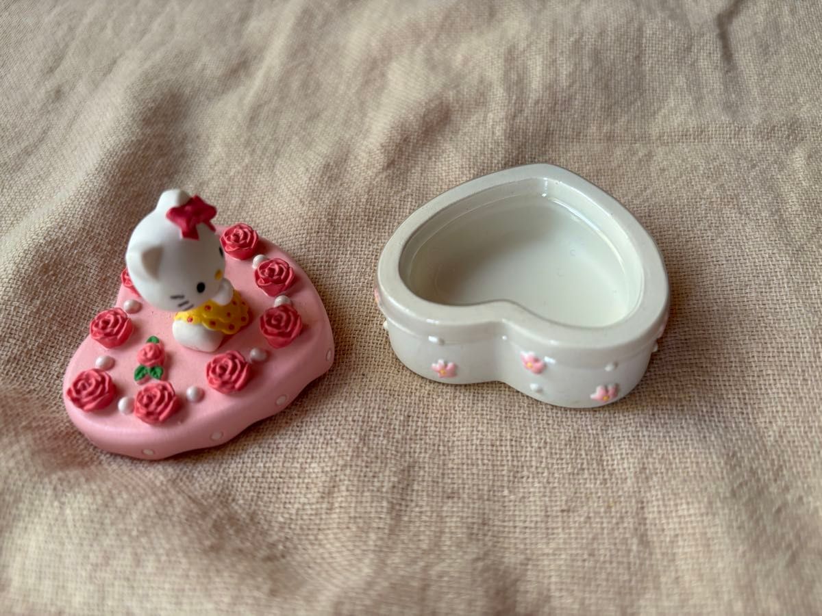 サンリオ ハローキティ 小物入れ ハートケーキ 陶器 レトロ 2004年