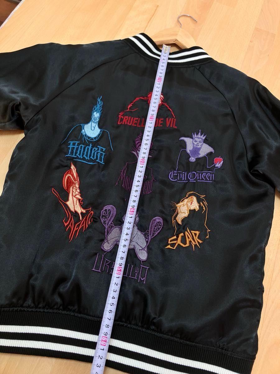 ヴィランズが豪華に勢揃い ベルメゾン ディズニー 刺繍スカジャン