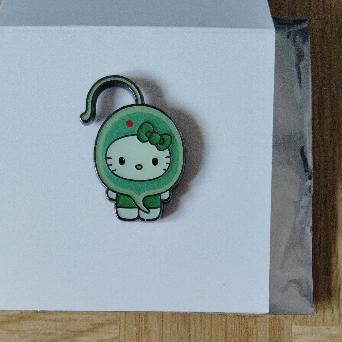 大阪万博 日本館パビリオン ハローキティ 藻 ピンバッジ①｜Yahoo