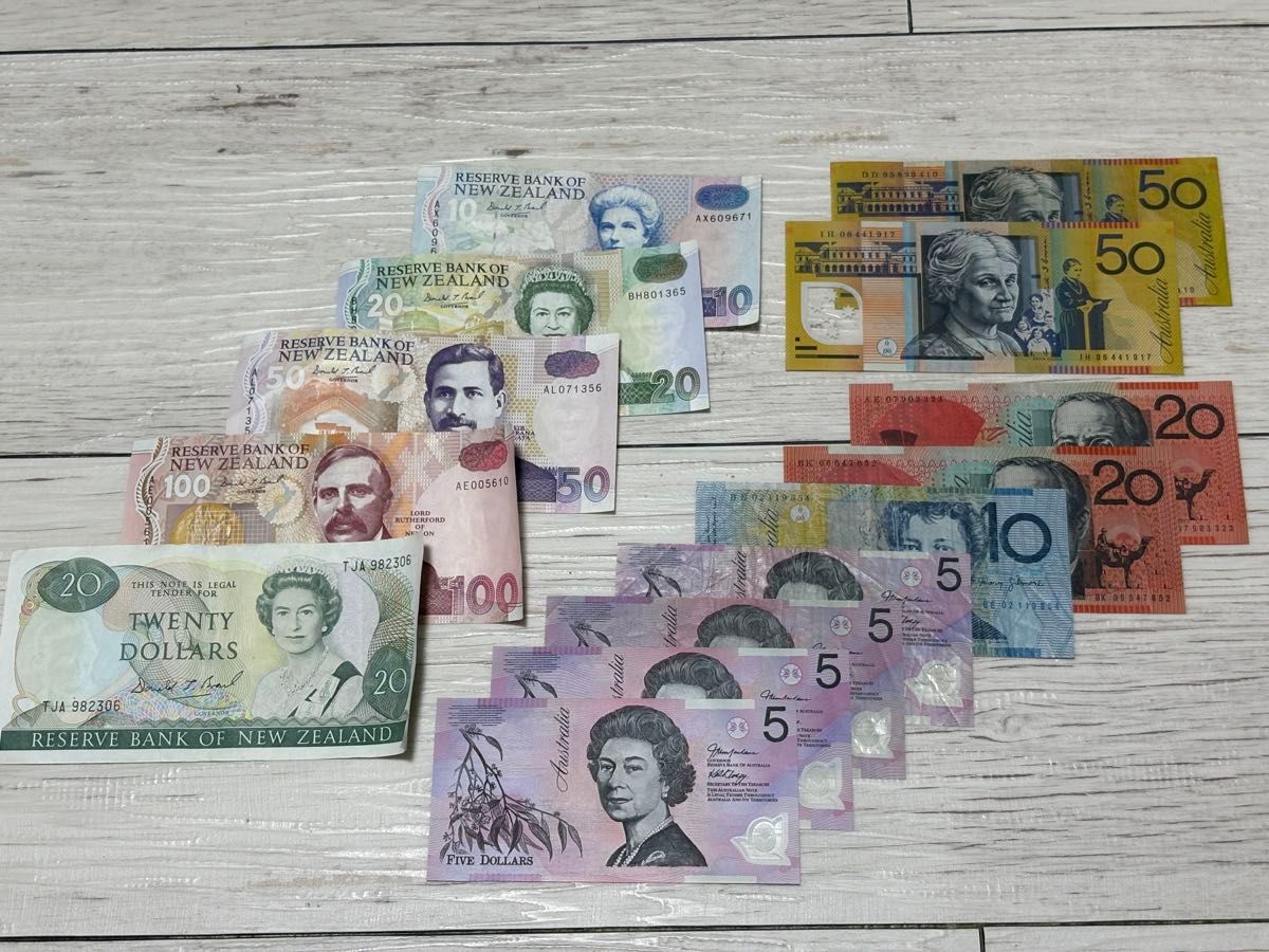 オーストラリア紙幣170ドルとニュージーランド紙幣200ドルセット