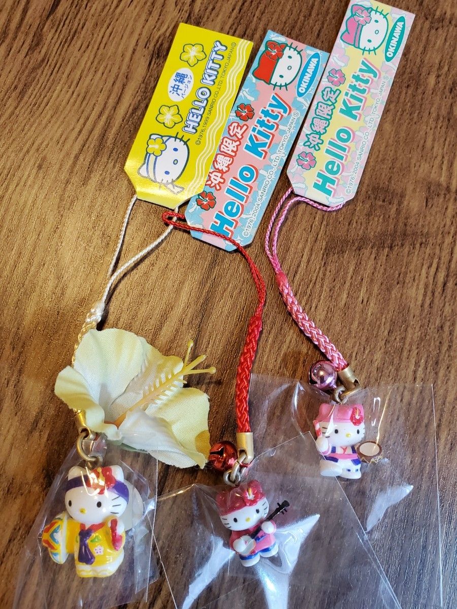 ハローキティご当地限定ストライプ 根付け 沖縄限定 琉球 ハイビスカス